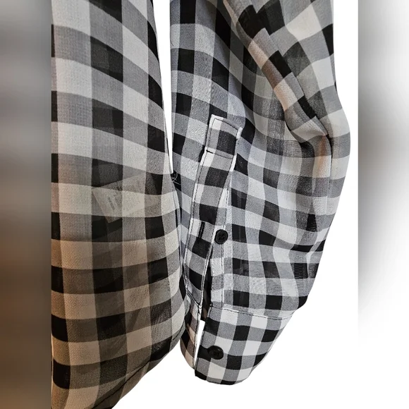 Express Black and White Checkered Blouse, size Small. Never worn! - Picture 3 of 8